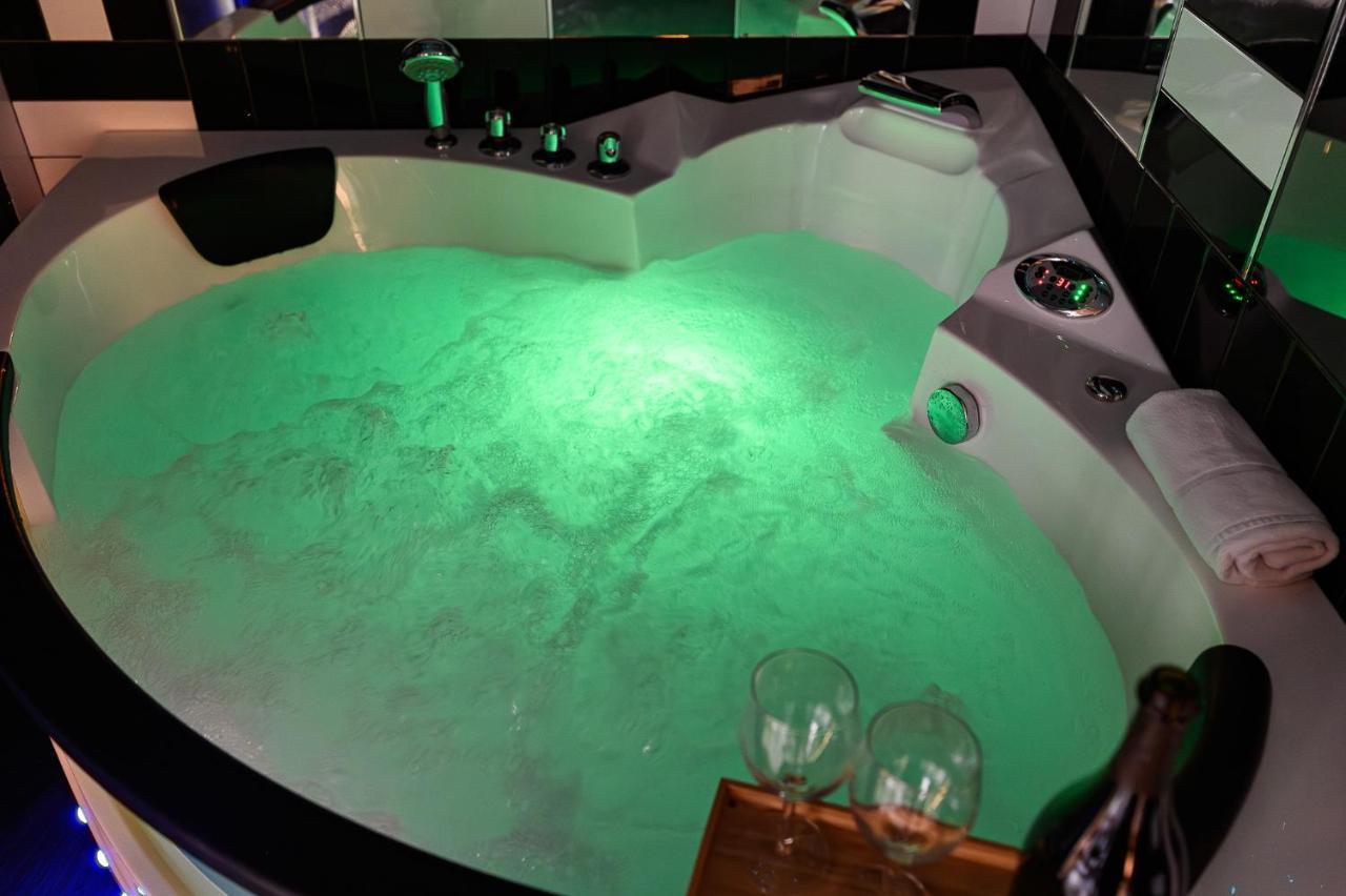 Appartamento Stylish With Jacuzzi By Ndp Rent Roma Esterno foto